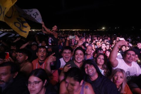 “Yo sí se lo que nos hizo sentir”: multitudinaria primera noche de la Fiesta Nacional del Río, con Las Pelotas