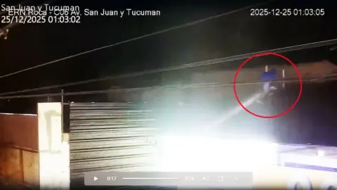 General Roca: lo detectaron por las cámaras y lo atraparon en los techos