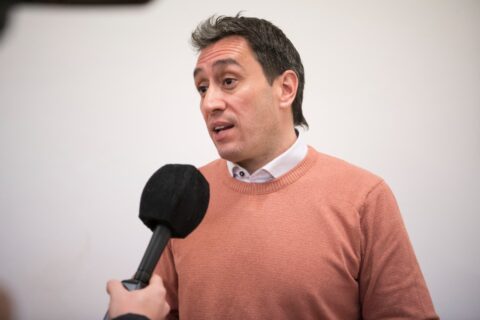 Castro ratificó el compromiso con el loteo Los Hornos