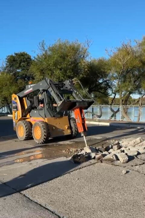 Obras publicas trabajo en distintos barrios de la ciudad