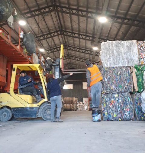 Desde el GIRSU se realizó un nuevo envío de plástico y papel recuperados para su reciclado
