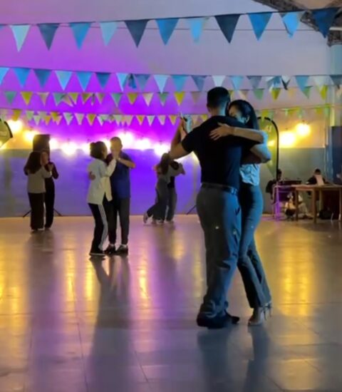“Con ustedes: el tango”