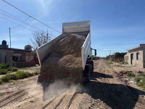 La Municipalidad reparó todas las calles del barrio Santa Clara y Los Maestros y el Intendente Castro dispuso continuar las tareas en Los Fresnos