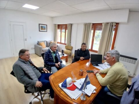 Avanzan en importantes acuerdos la Municipalidad de Conesa y el Gremio AEC