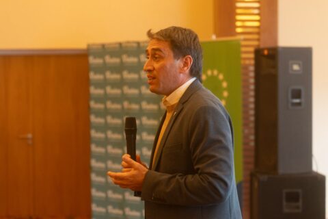 “Tenemos que posicionarnos y poder proponerle a la industria los bienes y servicios que Viedma ya brinda”, dijo Castro ante empresarios