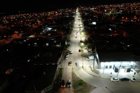 Castro habilitó nuevas luminarias LED en las calles 30 y Castelli con mayor eficiencia energética
